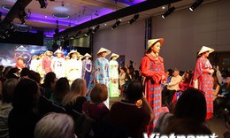 &#193;o d&#224;i Việt Nam mở m&#224;n ấn tượng tại sự kiện thời trang tại London