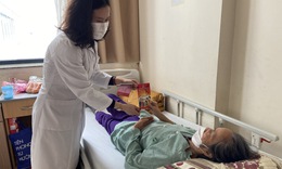 Người gi&#224; nhập viện sau Tết tăng 30%, nhiều cụ đột quỵ, vi&#234;m phổi
