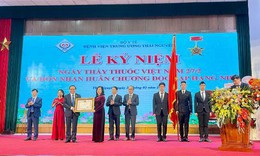 Bệnh viện Trung ương Th&#225;i Nguy&#234;n vinh dự đ&#243;n nhận Hu&#226;n chương Độc lập Hạng Nh&#236;