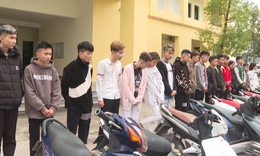 Nh&#243;m nam nữ Ph&#250; Thọ đuổi đ&#225;nh những người đi xe m&#225;y đầu biển số 88 để trả th&#249;