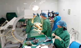 Phẫu thuật cứu bé trai hoại tử chỏm xương đùi, tránh tàn tật