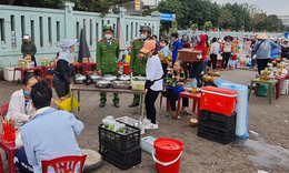 &#39;Loạn&#39; h&#224;ng rong trước bệnh viện lớn nhất Nghệ An...bao giờ mới được xử l&#253; dứt điểm?