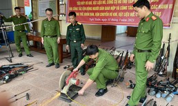 Ti&#234;u hủy hơn 200 khẩu s&#250;ng