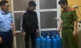 Li&#234;n tiếp ph&#225;t hiện 3 vụ vận chuyển c&#225;c b&#236;nh &quot;kh&#237; cười&quot; trong khu đ&#244; thị tại H&#224; Nội