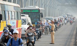 Thủ tướng y&#234;u cầu bảo đảm ATGT dịp lễ 30/4-1/5 gắn với thực hiện ph&#242;ng, chống dịch COVID-19