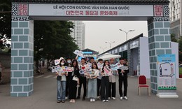Giới trẻ H&#224; Nội h&#224;o hứng trải nghiệm c&#225;c hoạt động của Lễ hội “Con đường văn ho&#225; H&#224;n Quốc 2023”
