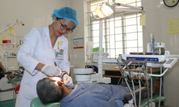 Cắt bỏ khối u nang lớn tr&#234;n mặt người đ&#224;n &#244;ng