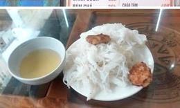 Tranh c&#227;i suất b&#250;n 35.000 đồng chỉ c&#243; 2 miếng chả ở Sầm Sơn