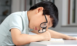 Hướng đi mới trong kiểm soát độ cận ở trẻ