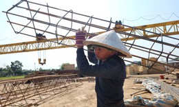 Người d&#226;n miền Trung quay cuồng trong nắng n&#243;ng khủng khiếp đầu m&#249;a