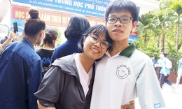 Xúc động câu chuyện của người mẹ vượt hơn 10.000 km về đưa con đi thi vào lớp 10
