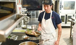 Bột ngọt được sử dụng trong hầu hết các món ăn ở nhà hàng Bonnie nổi tiếng tại New York, Mỹ