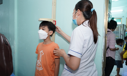 Bệnh viện Nguyễn Tri Phương tầm so&#225;t miễn ph&#237; cho trẻ chậm tăng trưởng chiều cao
