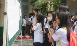 Gần 10 vạn học sinh lớp 9 tại TPHCM l&#224;m thủ tục thi tuyển lớp 10