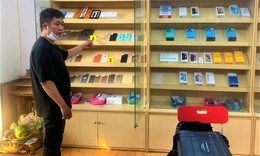 Bắt đối tượng đột nhập cửa h&#224;ng điện thoại di động, trộm nhiều t&#224;i sản