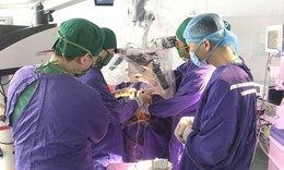 Ca mổ xuyên đêm cứu cháu bé 12 tuổi bị vỡ xương sọ