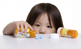 Nguy cơ ngộ độc thuốc khi trẻ nghỉ h&#232;, c&#225;ch n&#224;o ph&#242;ng ngừa?