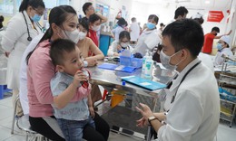 TP.HCM: Bệnh tay ch&#226;n miệng tiến s&#225;t &quot;đỉnh dịch&quot;