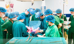 Cứu sản phụ rau tiền đạo trung tâm, rau cài răng lược xuyên bàng quang cực nguy hiểm