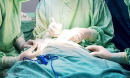 Thanh ni&#234;n 17 tuổi vỡ đại tr&#224;ng do bị bạn bơm hơi v&#224;o hậu m&#244;n