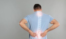 Nhiều người trẻ mắc bệnh lý cột sống, nguyên nhân và biện pháp phòng tránh