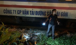 H&#224; Nội: Va chạm với t&#224;u hoả, 2 người thương vong