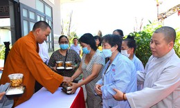 Mang yêu thương đến với những bệnh nhân nghèo