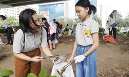 H&#224;ng trăm bạn trẻ chung tay nhặt r&#225;c l&#224;m sạch Thủ đ&#244;