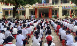 Khoảng 3000 học sinh v&#224; gi&#225;o vi&#234;n của một huyện nghỉ học v&#236; đau mắt đỏ