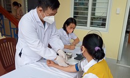 Để người bệnh HIV/AIDS an t&#226;m điều trị l&#226;u d&#224;i