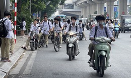 Vừa v&#224;o năm học mới, t&#236;nh trạng học sinh vi phạm Luật giao th&#244;ng lại t&#225;i diễn