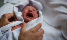 Tỷ lệ sinh tại Pháp giảm xuống mức thấp nhất kể từ sau WW2