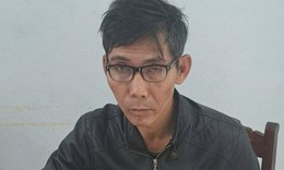Bắt đối tượng 4 tiền &#225;n lu&#244;n mang s&#250;ng ph&#242;ng th&#226;n