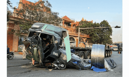 Xử l&#253; người để cuộn th&#233;p khổng lồ rơi xuống đường g&#226;y tai nạn thế n&#224;o?