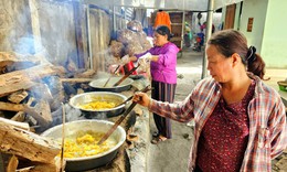 Làng nghề mứt gừng trắng đêm đỏ lửa những ngày cận Tết