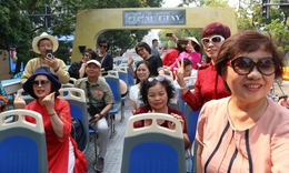 Người dân hào hứng trải nghiệm xe buýt 2 tầng miễn phí ngày Giải phóng Thủ đô