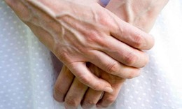 Tay nổi gân xanh là dấu hiệu của bệnh gì?