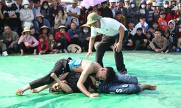 Về Nam Thanh xem trai làng đọ sức, tranh tài ở hội vật ngày Tết