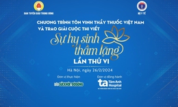 Trao giải cuộc thi viết &quot;Sự hy sinh thầm lặng&quot; lần thứ VI đ&#250;ng dịp kỷ niệm Ng&#224;y Thầy thuốc Việt Nam