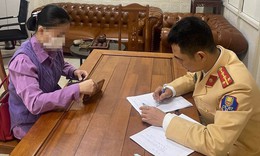Xử l&#253; người phụ nữ vi phạm nồng độ cồn ở phố Trần Cung