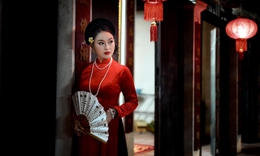 Nhan sắc nữ nghệ sĩ ch&#232;o trẻ nhất vừa được phong NSND
