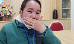 B&#225;n cả ruộng nương cho chồng điều trị kh&#244;ng đủ, người phụ nữ d&#226;n tộc M&#244;ng khẩn cầu sự gi&#250;p đỡ