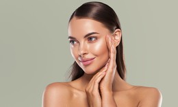 N&#234;n uống, b&#244;i hay ti&#234;m collagen để l&#224;m đẹp da?