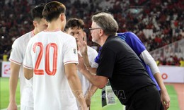 HLV Troussier: ‘Đội tuyển Việt Nam kh&#244;ng đầu h&#224;ng’