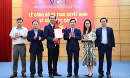 VCCI c&#244;ng bố v&#224; trao quyết định bổ nhiệm Tổng Bi&#234;n tập Diễn đ&#224;n Doanh nghiệp