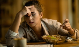 10 loại thực phẩm dễ ảnh hưởng đến người bị đau nửa đầu