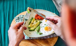 Bí quyết kiểm soát cảm giác thèm ăn, tránh tăng cân
