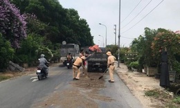 Đ&#227; t&#236;m ra phương tiện g&#226;y vệt dầu loang k&#233;o d&#224;i 3km tr&#234;n đường gom V&#245; Nguy&#234;n Gi&#225;p