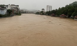 Mưa lũ H&#224; Giang, ng&#224;nh y tế duy tr&#236; đội cấp cứu lưu động sẵn s&#224;ng nhận lệnh