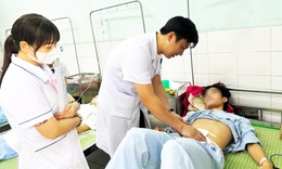 Một thanh niên thủng đại tràng do nuốt tăm tre